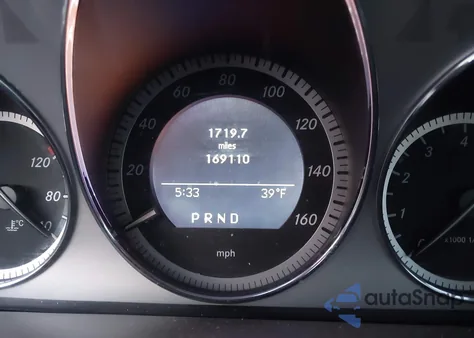 2011 Mercedes-Benz C 300 Luxury 4Matic/Sport 4Matic z USA, uszkodzony, nr VIN WDDGF8BB8BR179273